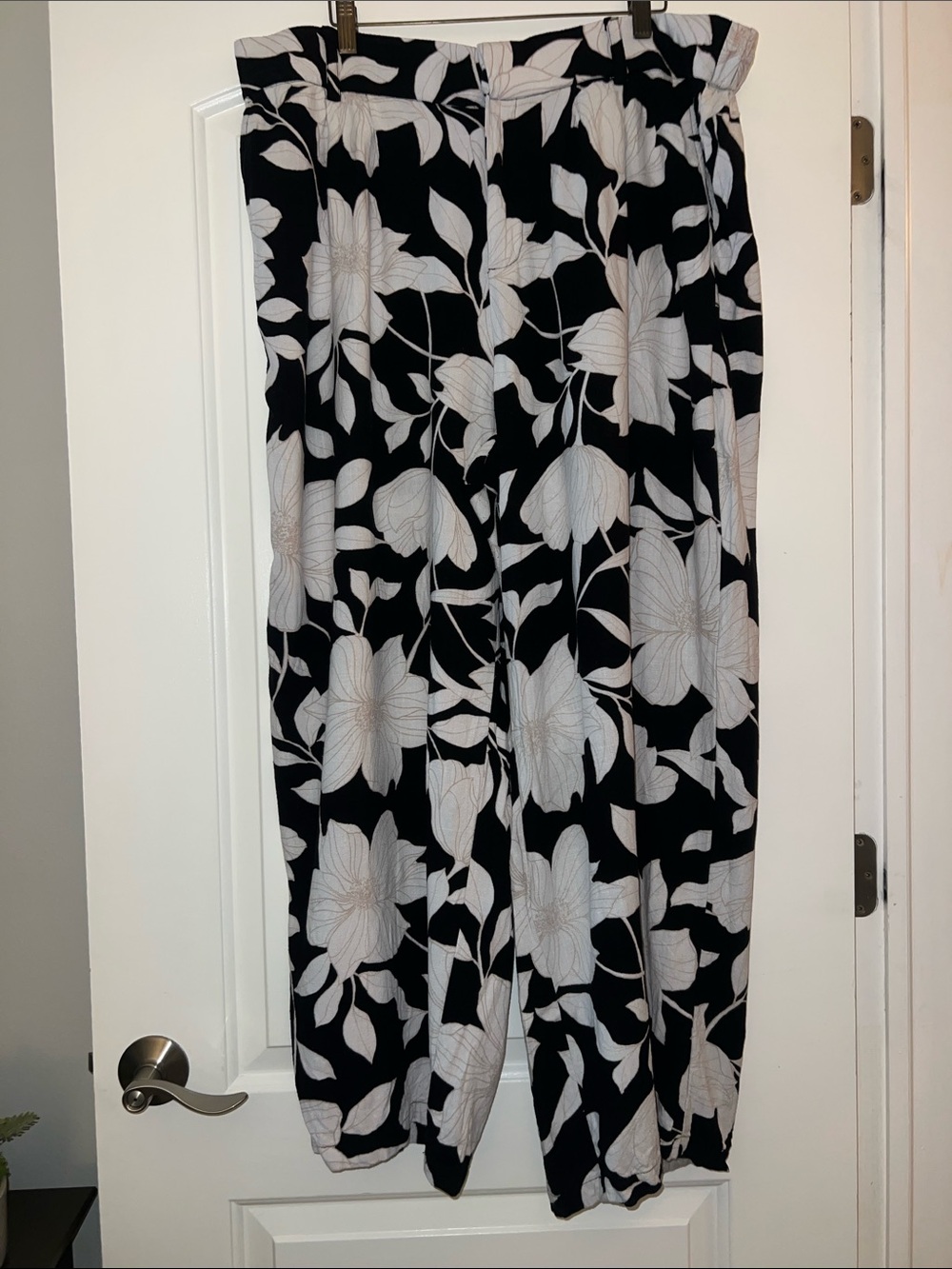 torrid Black Wide-Leg Pants with White Floral Print